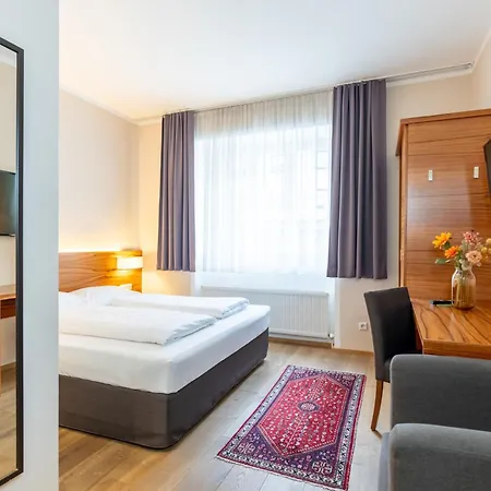 Jedermann Boutiquehotel Mit Stadtgarten Szálloda