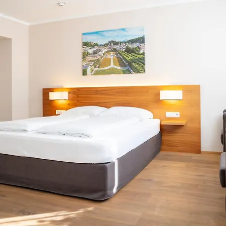 Jedermann Boutiquehotel Mit Stadtgarten Szálloda 3*