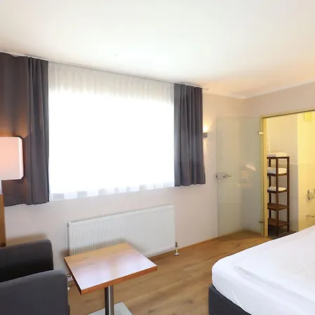 Jedermann Boutiquehotel Mit Stadtgarten 3*