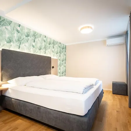 Jedermann Boutiquehotel Mit Stadtgarten 3*