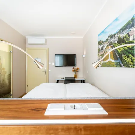 Jedermann Boutiquehotel Mit Stadtgarten Salzburg